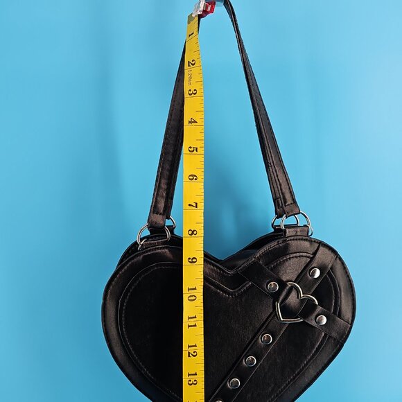 🖤 Heart-Shaped Faux Leather Purse – Fun, Flirty & a Little Bit Fierce - Picture 5 of 7